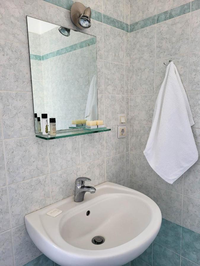 Vive Mare Hotel Sarande Bagian luar foto