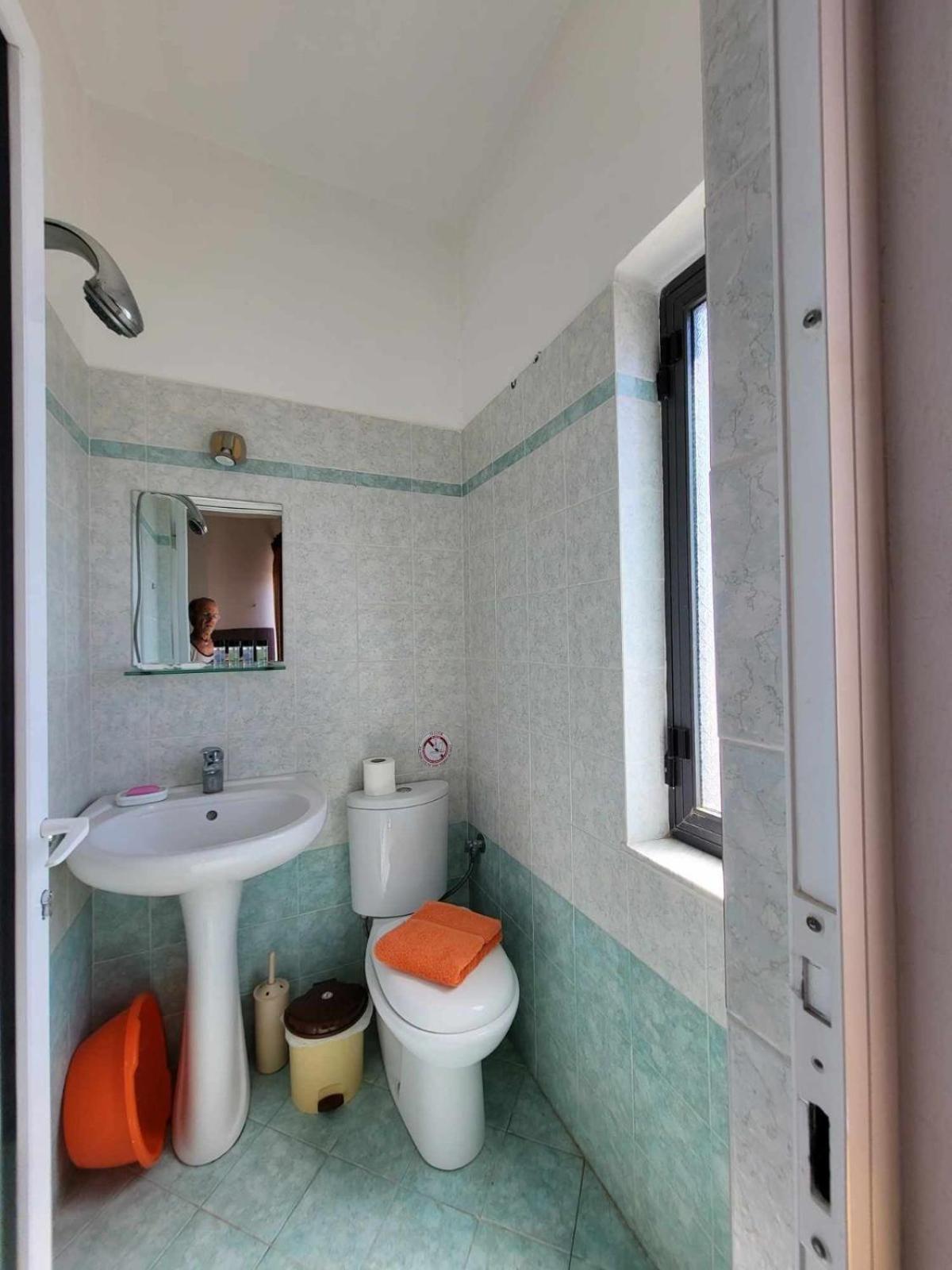 Vive Mare Hotel Sarande Bagian luar foto